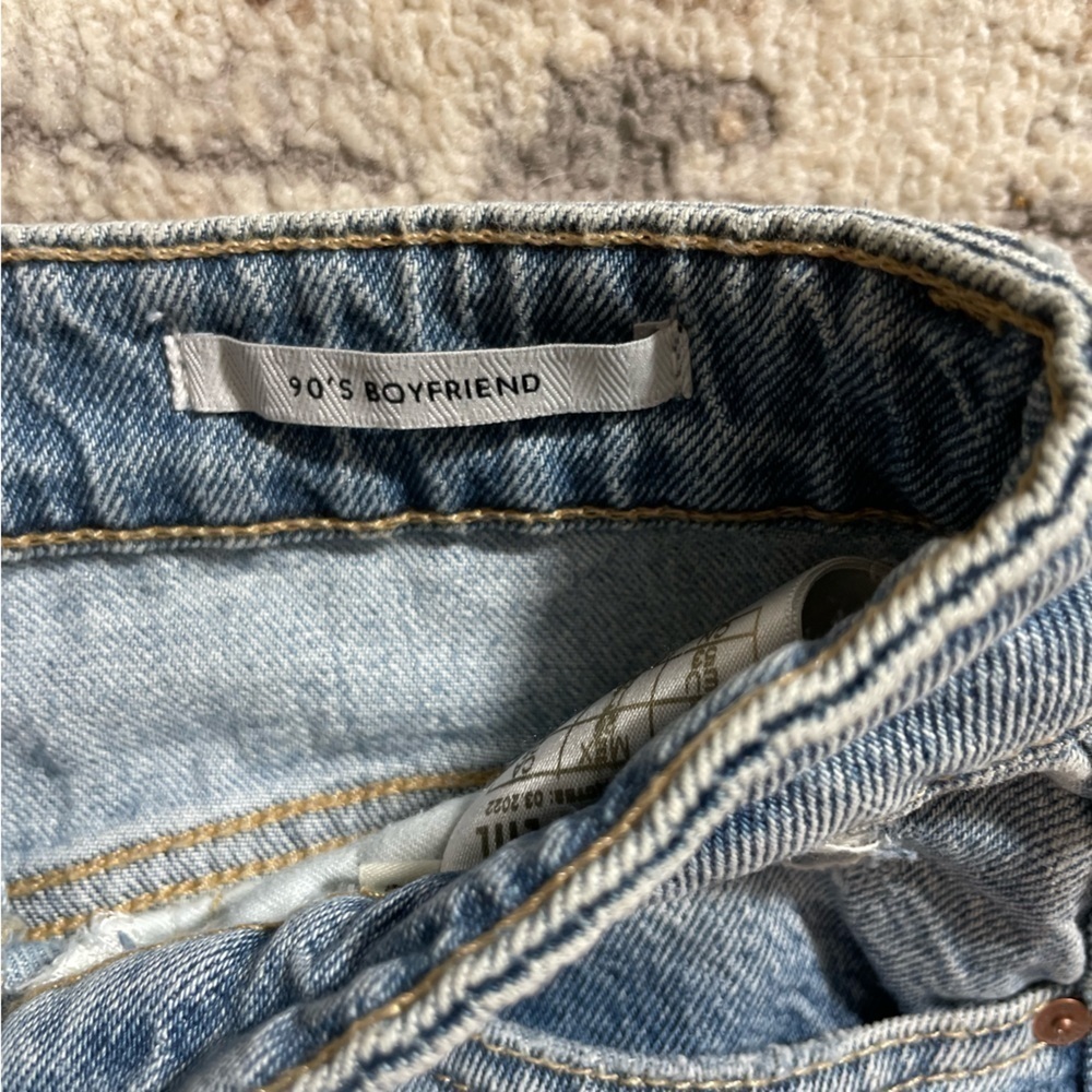 Guess 90s Boyfriend Highrise Wide Leg Lightly Distressed Blue Jeans - Picture 12 of 15